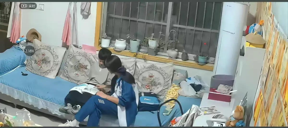 《来自姐姐的爱》无删减完整版在线播放-姐姐管教弟弟真实瞬间全收录-高清正片免费下载看全集-来自姐姐的爱暖心姐弟互动日常